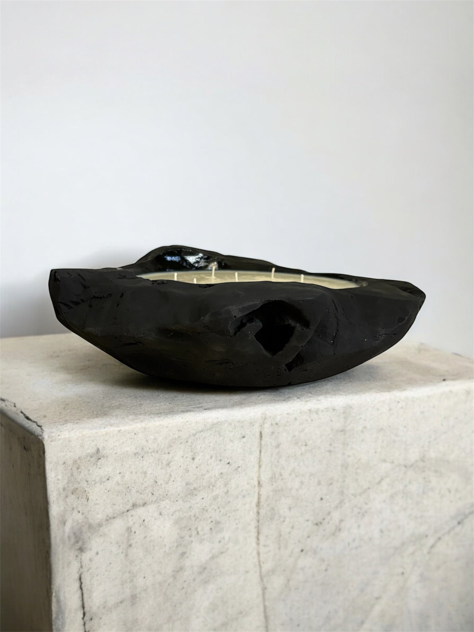 SOHO SANTAL - Extra Large Matte Black Candle